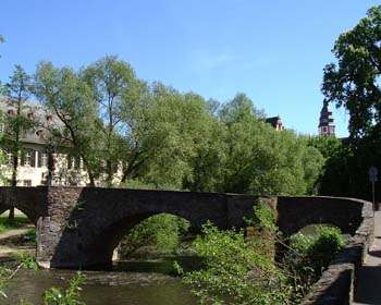 Nepomukbrücke mit Amtsgericht und Schlosss