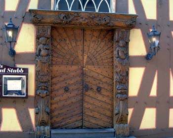 Barockes Portal des Hotels Nassau-Oranien